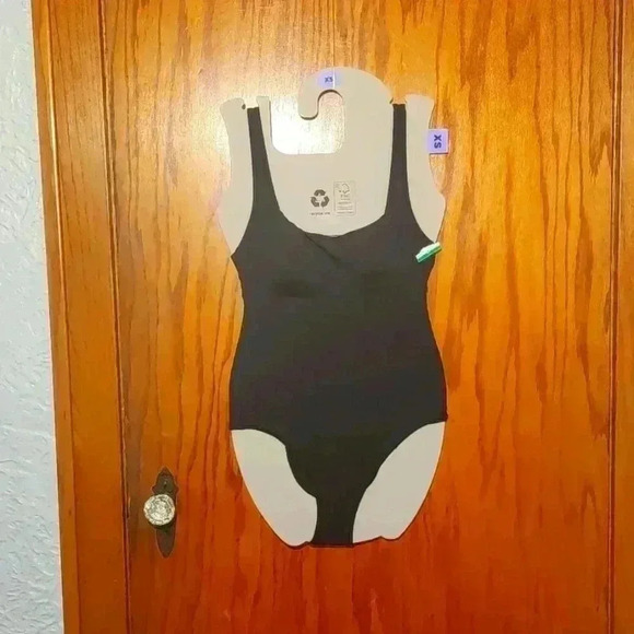 BECCA Women's Standard Modern Edge One Piece Swimsuit - Picture 1 of 4